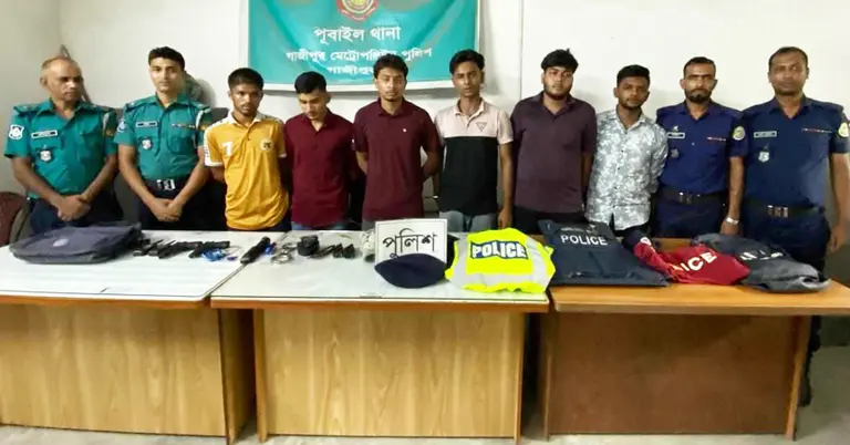 বিভিন্ন সরঞ্জামসহ আটক ৬ ভুয়া পুলিশ